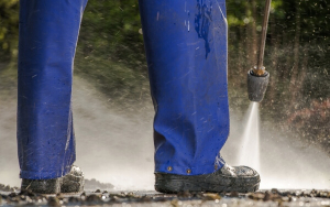 pressure washing driveway